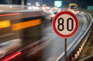 Incrocio a raso: quali sono le regole del Codice della Strada? - Il ...